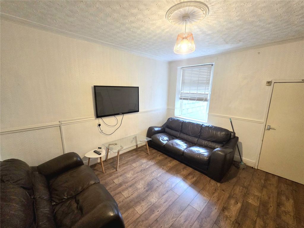 Property photo 3 of 12 Picture No. 02