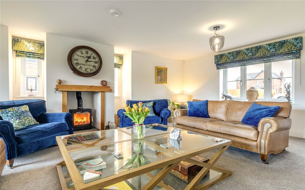 Property photo 3 of 25 Sitting Room
