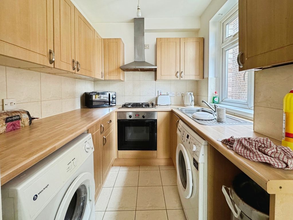 Property photo 3 of 9 Kitchen