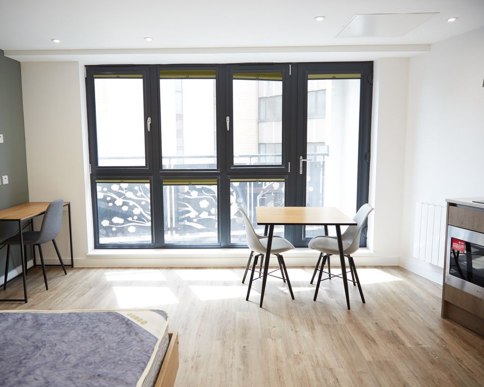 Property photo 2 of 4 A Bright And Spacious Modern Living Room With Ampl...