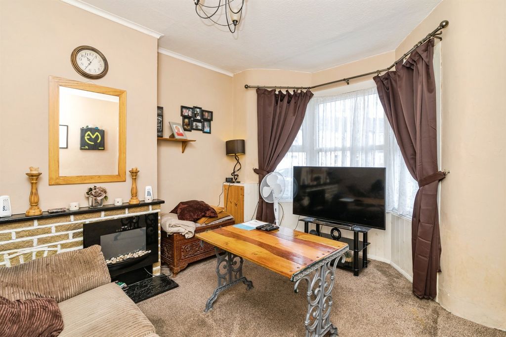Property photo 2 of 17