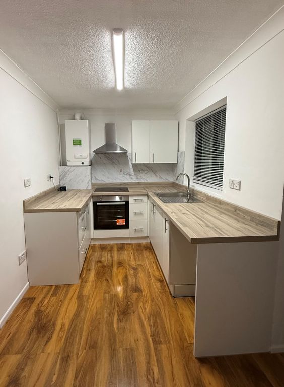 Property photo 3 of 8 Kitchen