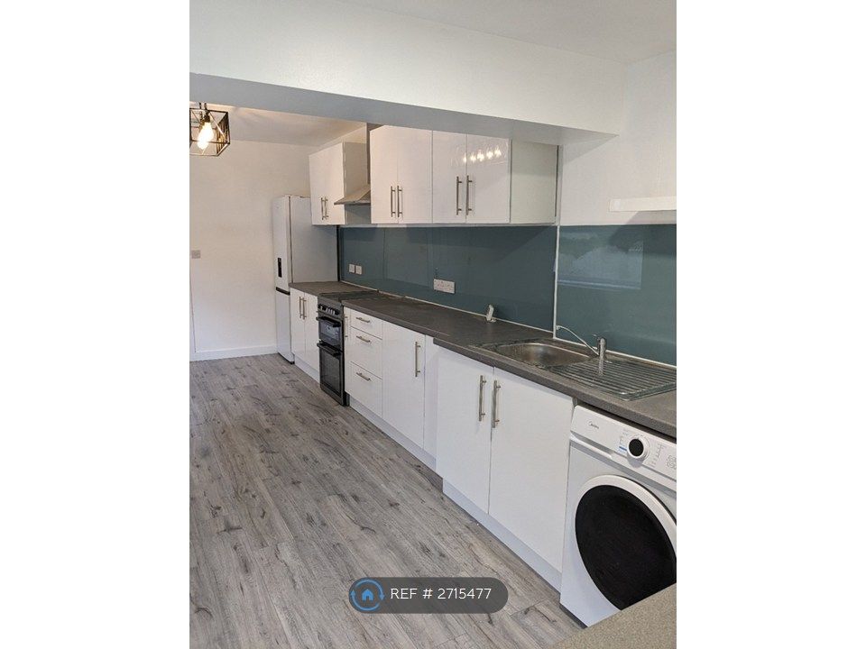 Property photo 1 of 11 Communal Kitchen