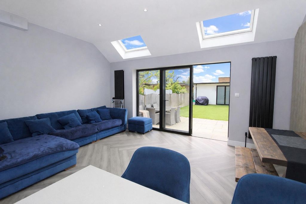 Property photo 3 of 21 Din.Jpg