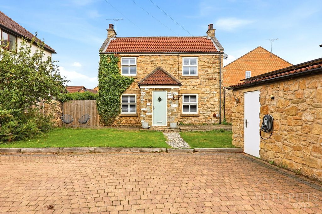 Property photo 2 of 36