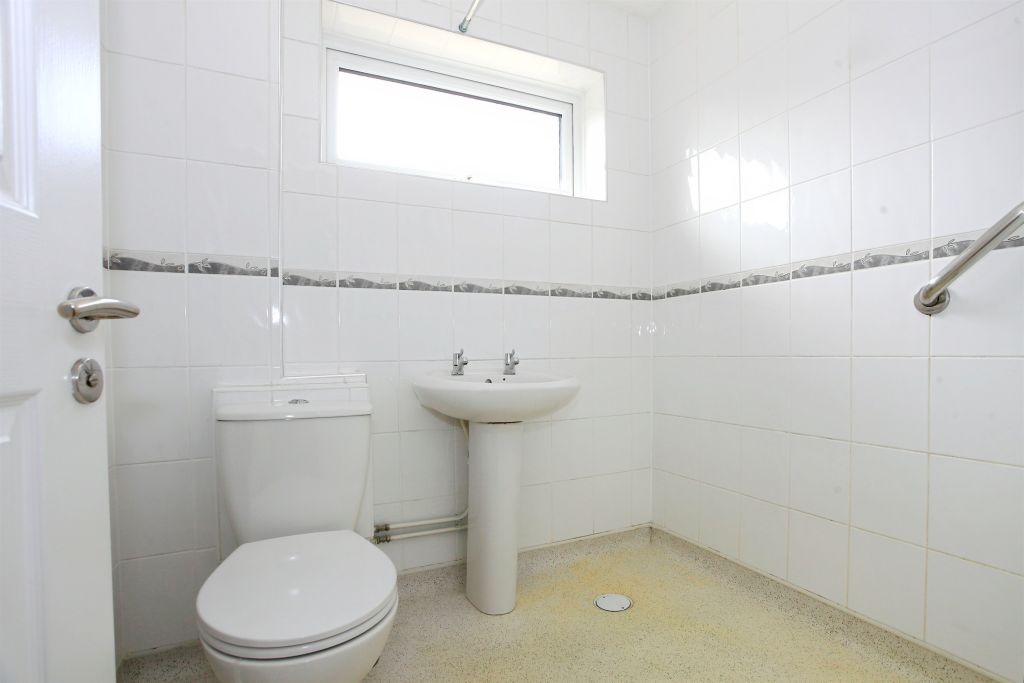 Property photo 3 of 17 Wet Room