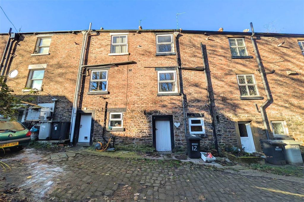 Property photo 1 of 8 External