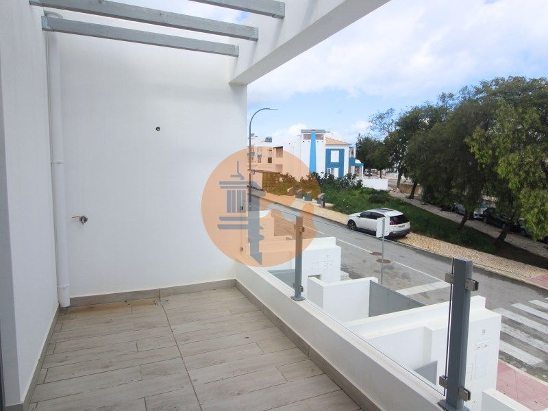 Property photo 2 of 33