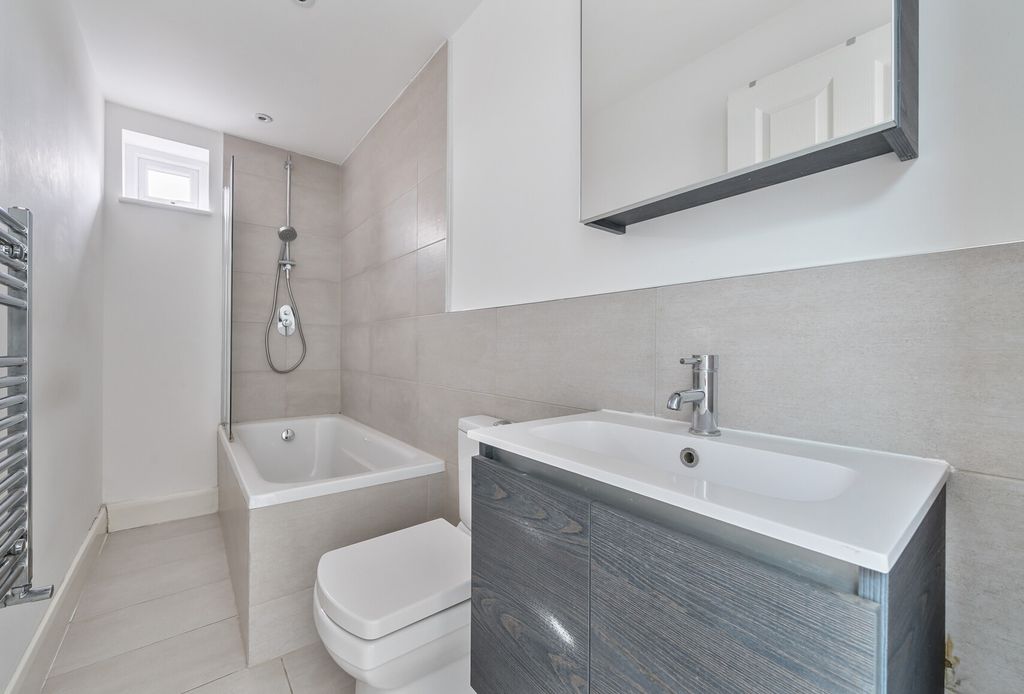Property photo 2 of 11 1333991-10-688B3B...