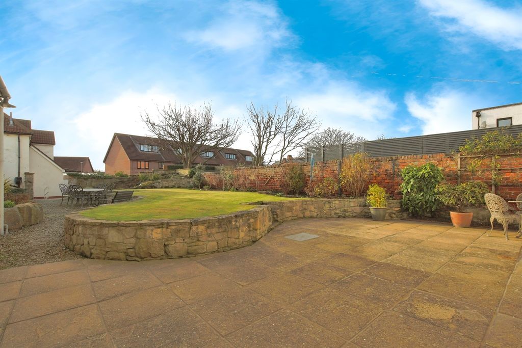 Property photo 2 of 25