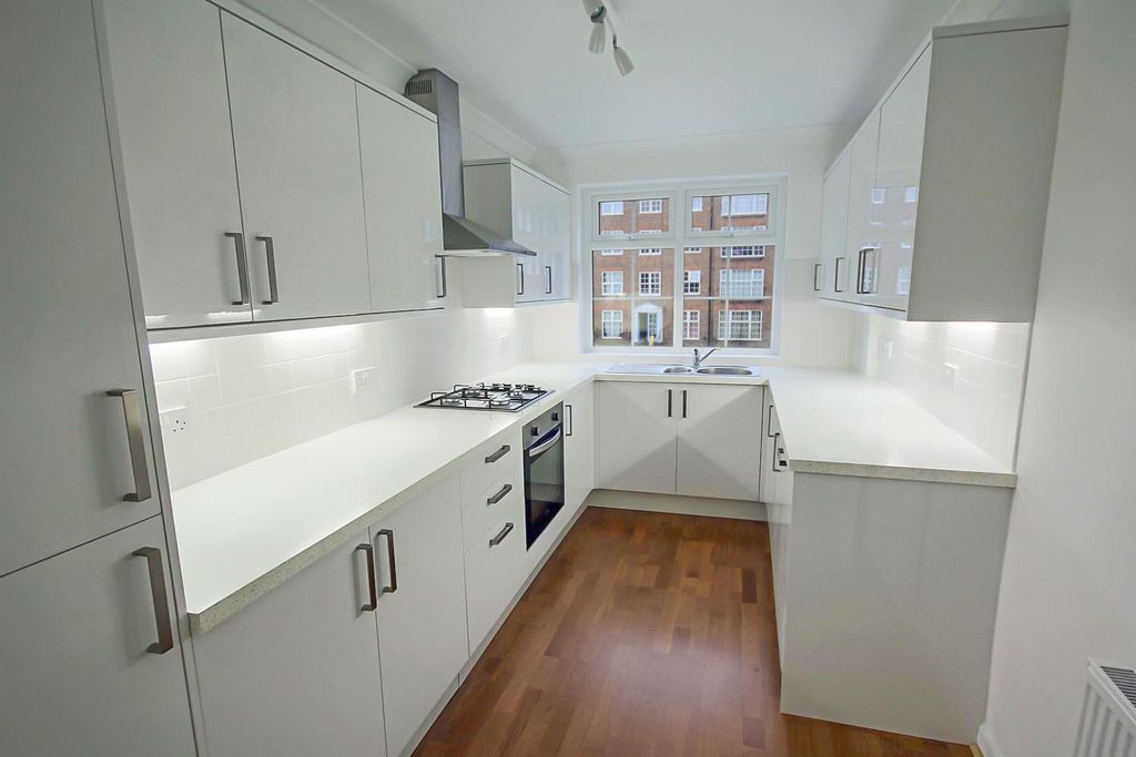 Property photo 2 of 7 Kitchen
