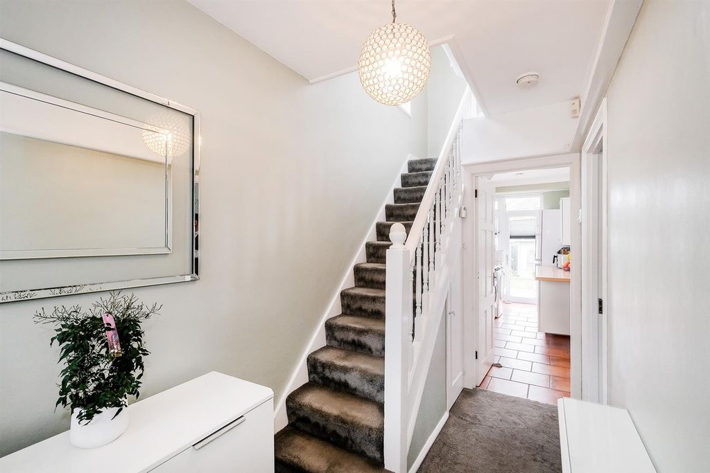 Property photo 3 of 35 13 Deynecourt Gardens-1_Web.Jpg