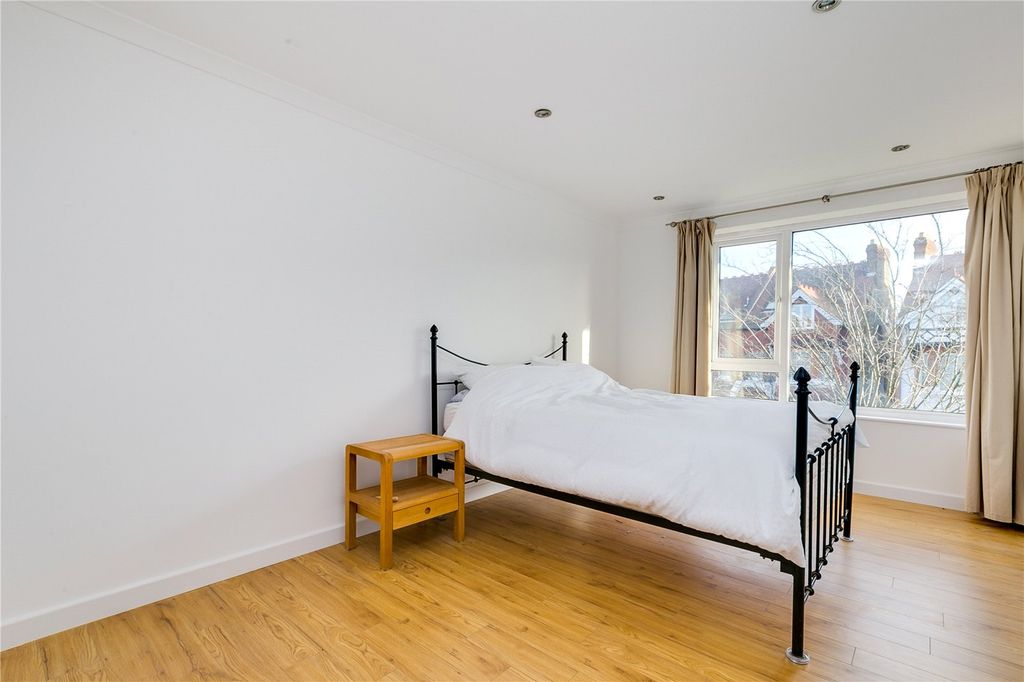 Property photo 3 of 6
