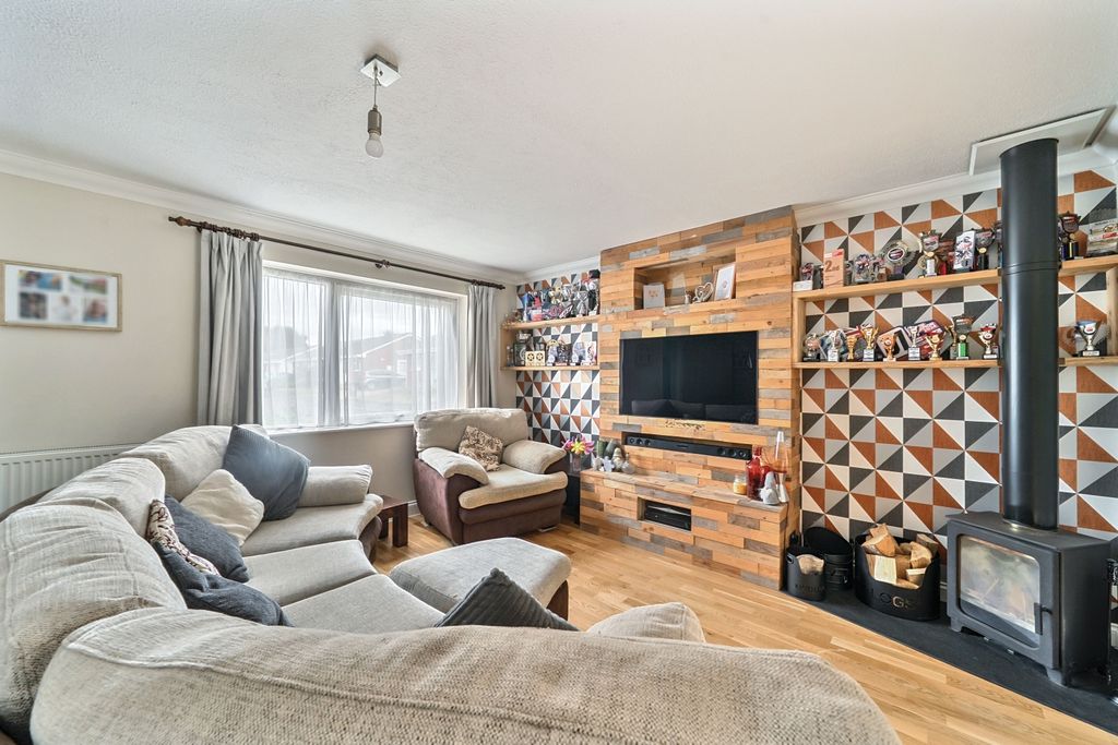 Property photo 2 of 16 1341388-9-68A5Aee499B7B