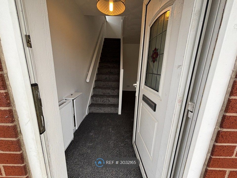 Property photo 2 of 31