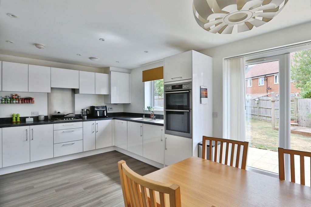 Property photo 3 of 18 Kitchen/Diner
