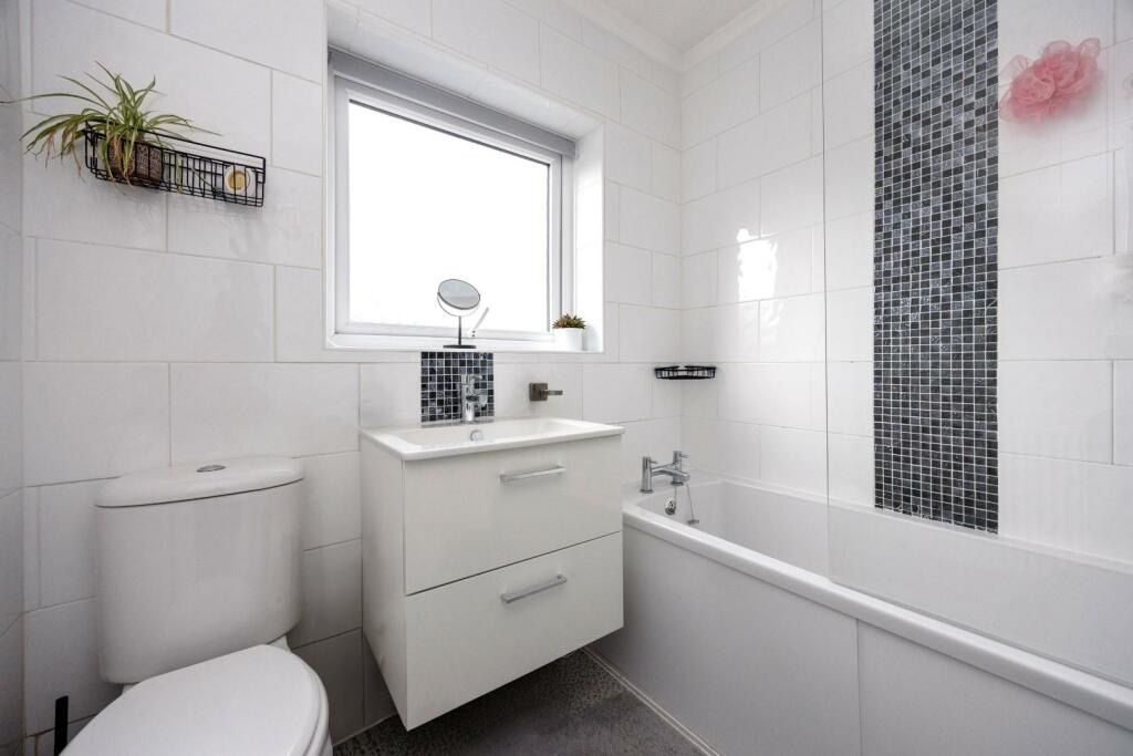 Property photo 2 of 3