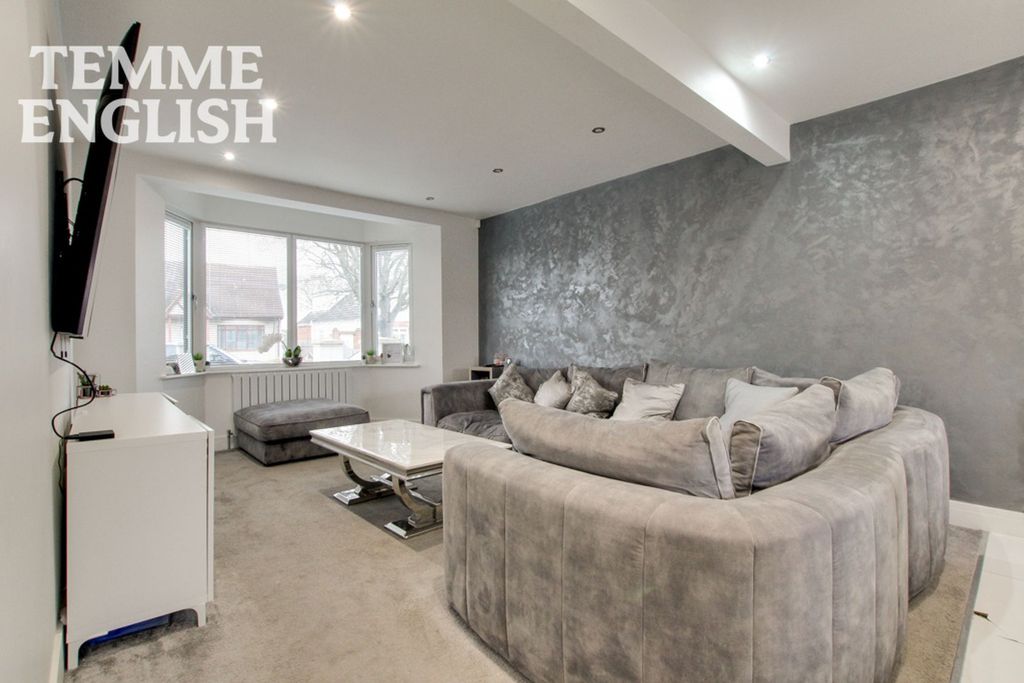 Property photo 2 of 32