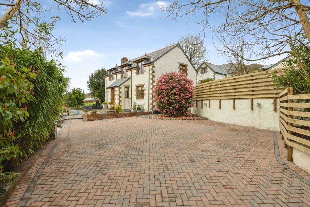 Property photo 2 of 20 Pbox-Img.Jpg