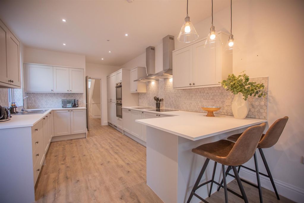 Property photo 1 of 9 Kitchen.Jpg