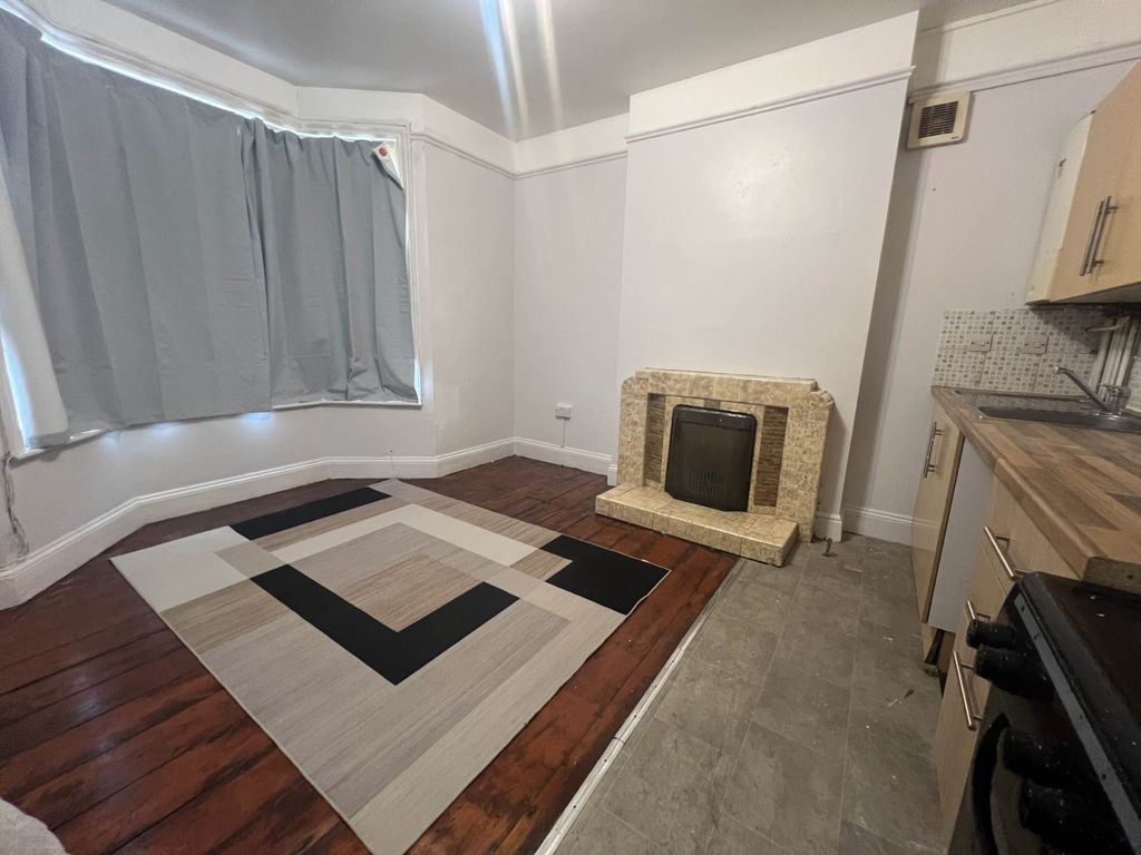 Property photo 2 of 5