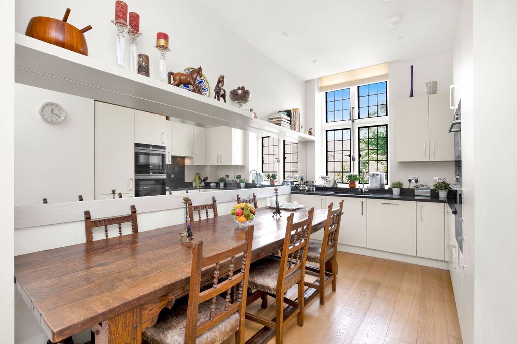 Property photo 1 of 43