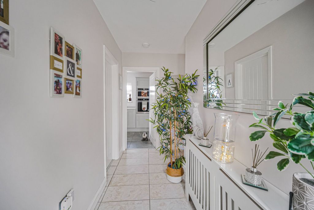 Property photo 3 of 40