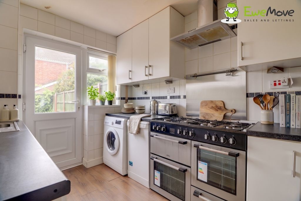 Property photo 3 of 18 Kitchen (Virtually Staged) At Seaford Close By Ben