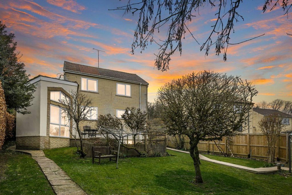 Property photo 2 of 23