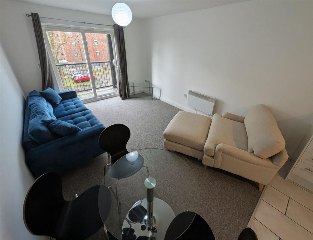 Property photo 2 of 16 Lounge