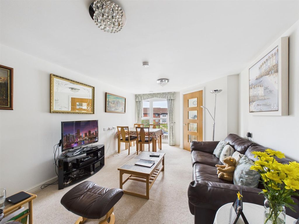 Property photo 3 of 10 Cam02295G0-Pr0336-Still004.Jpg