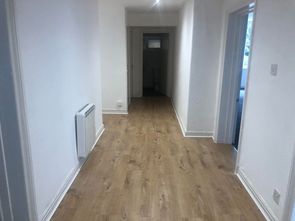 Property photo 2 of 10 Hallway