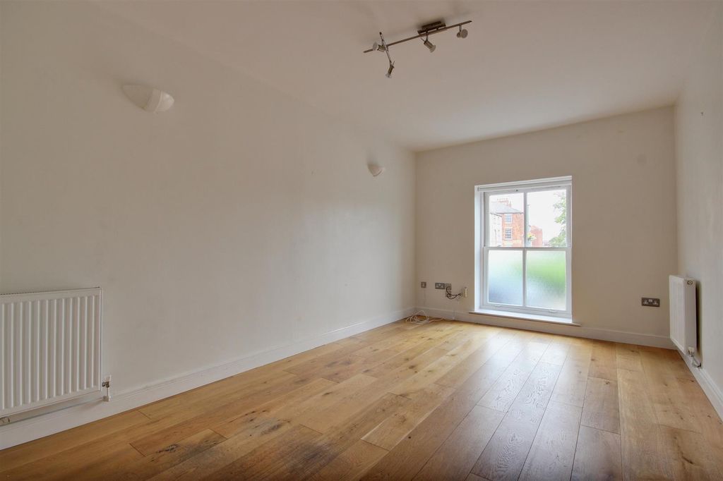Property photo 2 of 12 Th (5).Jpg