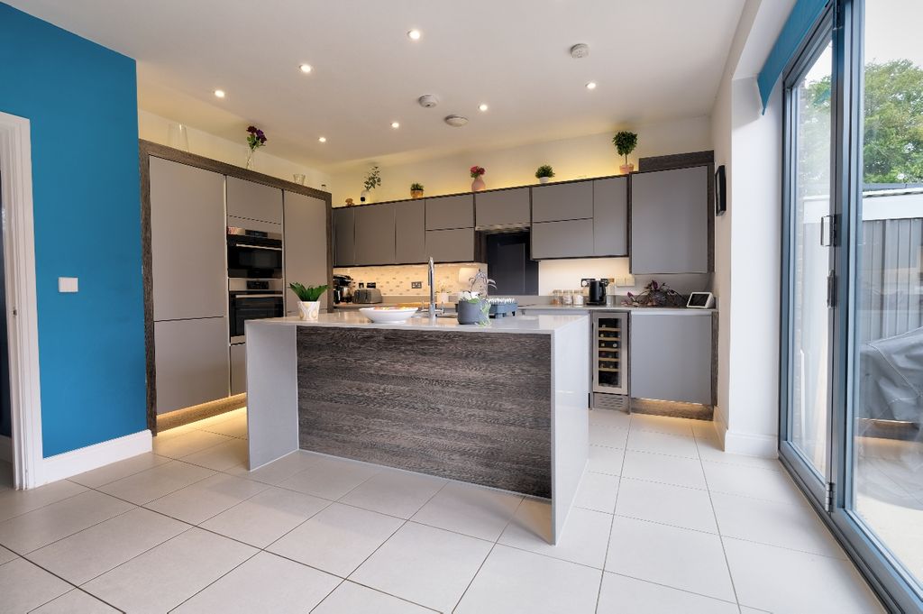 Property photo 3 of 25 Kitchen Main
