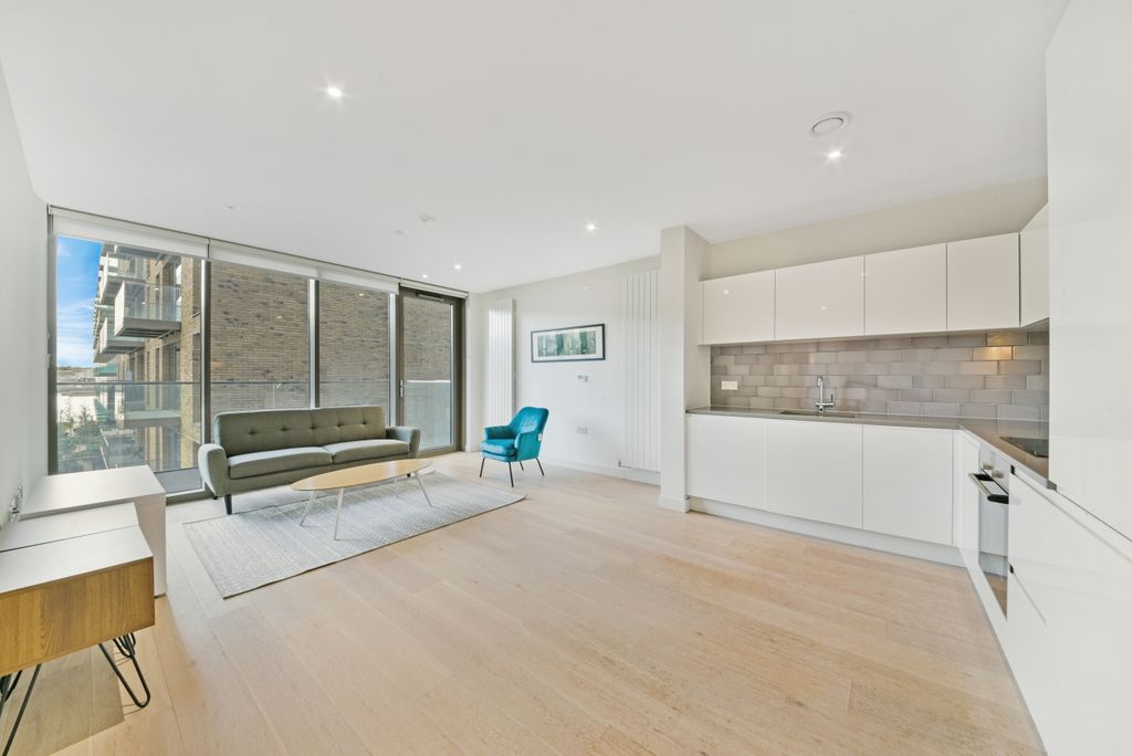 Property photo 2 of 9 Kitchen