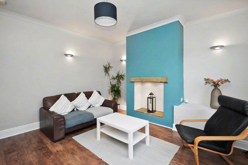 Property photo 3 of 12 Lounge