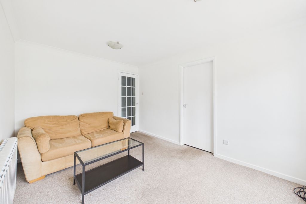 Property photo 3 of 11 Living Room