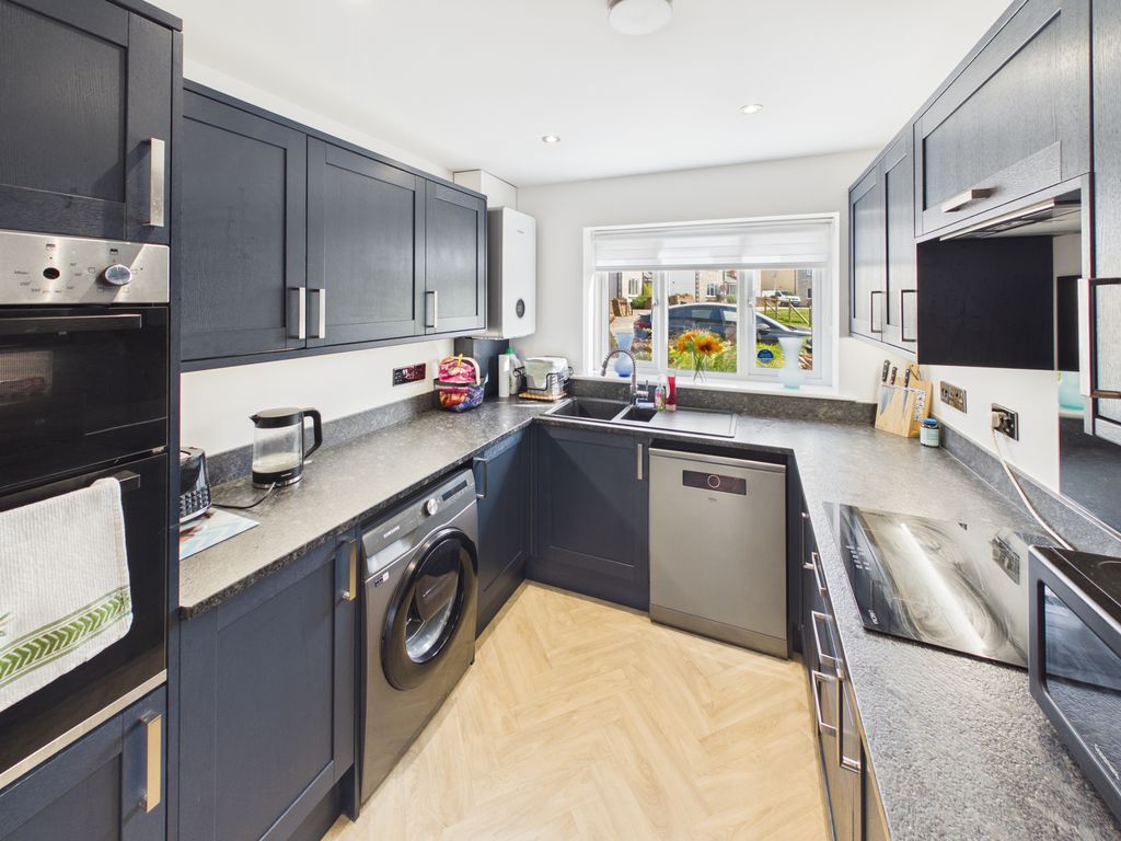 Property photo 3 of 13 Kitchen