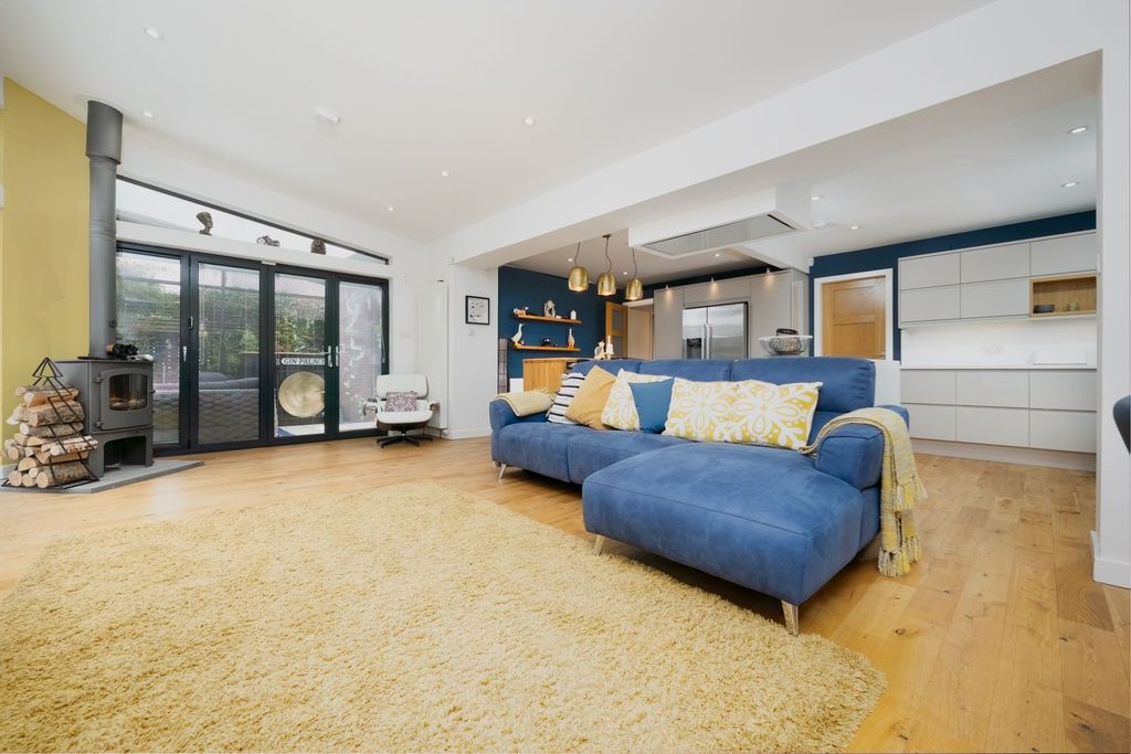 Property photo 2 of 30