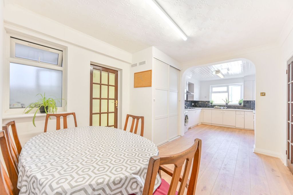 Property photo 2 of 28