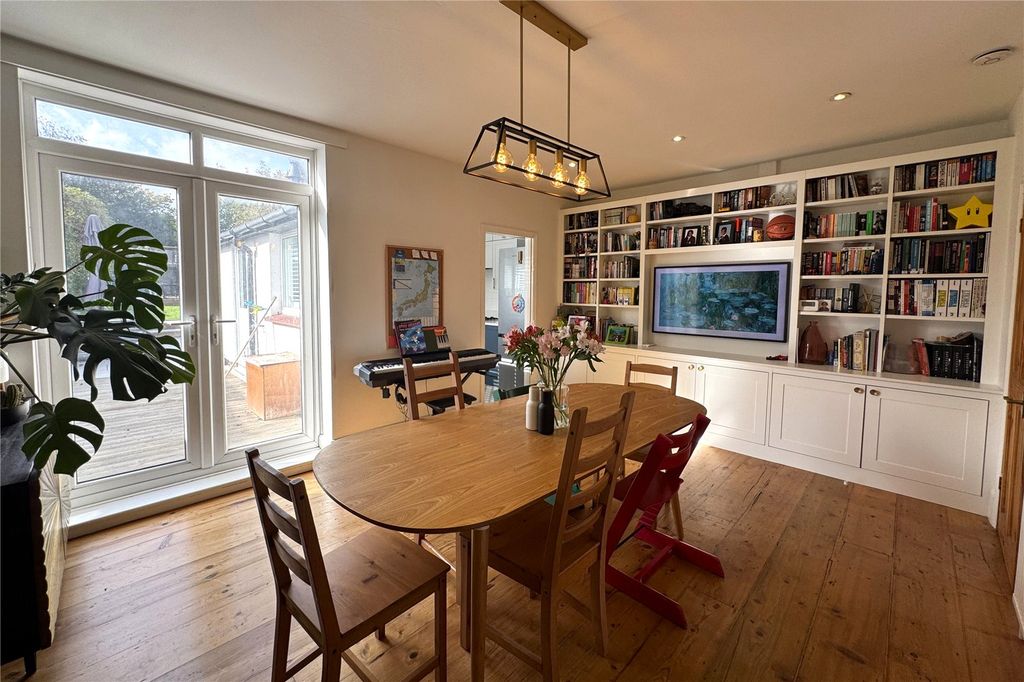 Property photo 2 of 16 Picture No. 24