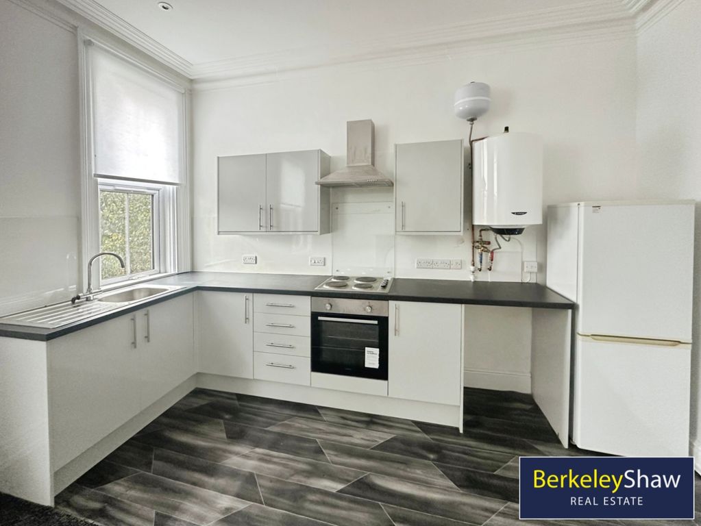 Property photo 3 of 14 Kitchen Area