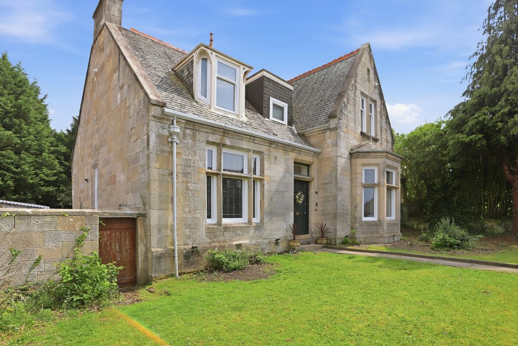 Property photo 1 of 32 5 Bed Detached House For Sale South Park Road, Hamilton ML3