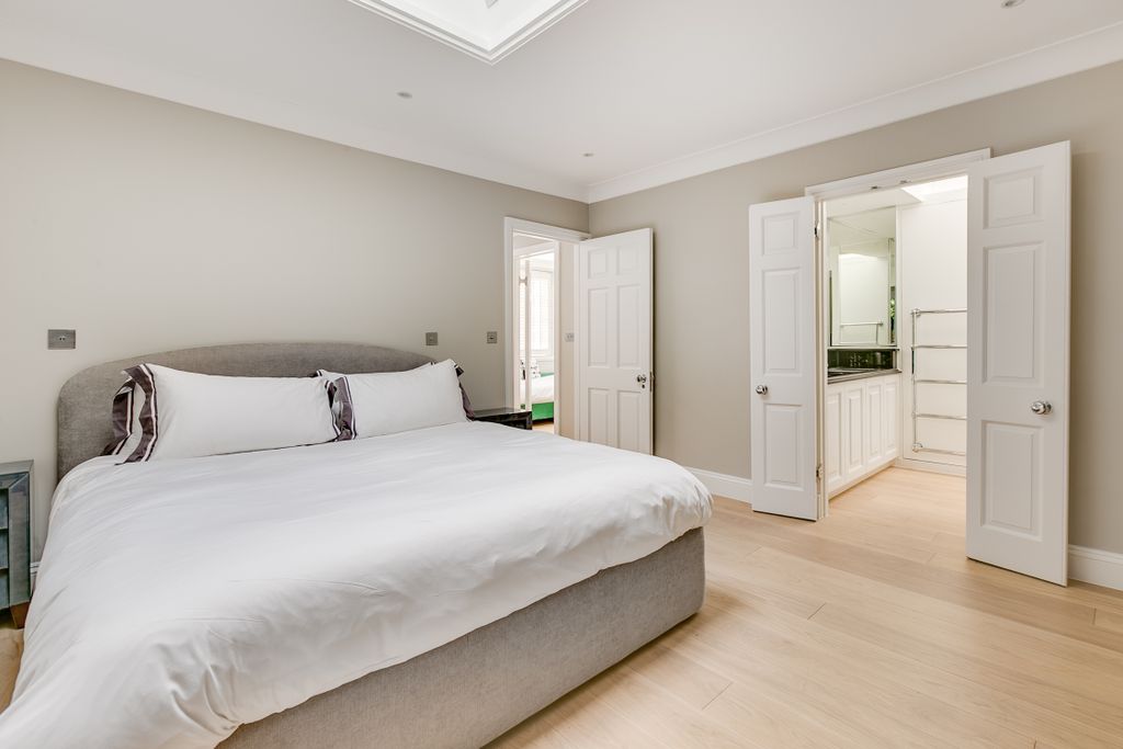 Property photo 3 of 17 Belgrave Place 7-13