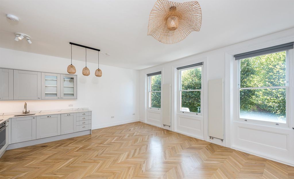 Property photo 2 of 12 Gledhow Gardens 3_23-11-2. Low Res.Jpg