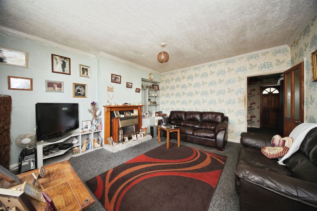 Property photo 2 of 11