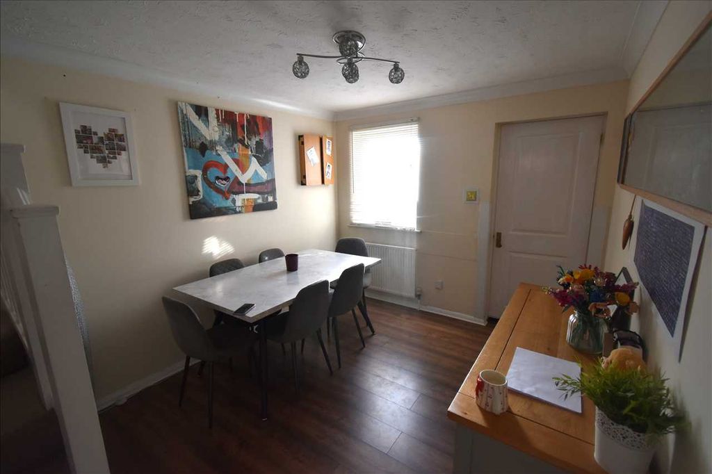 Property photo 3 of 9 Dining