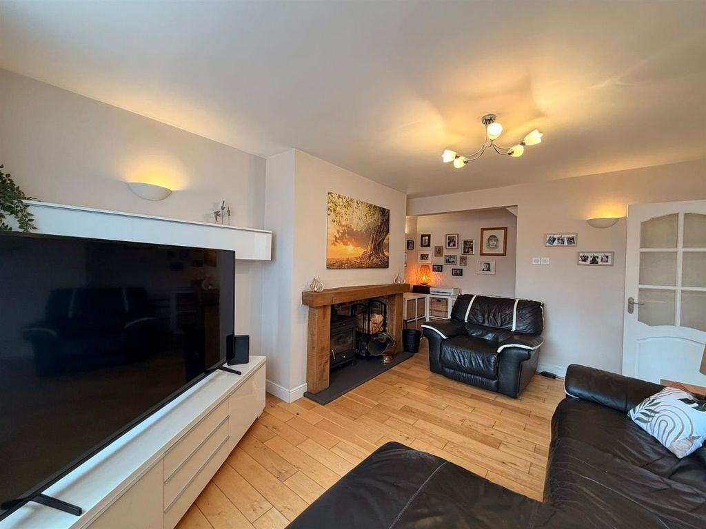 Property photo 3 of 21 Lounge