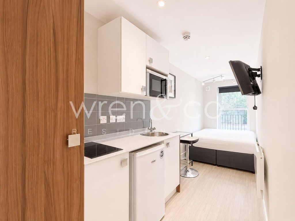 Property photo 1 of 12 Studio Flat For Rent