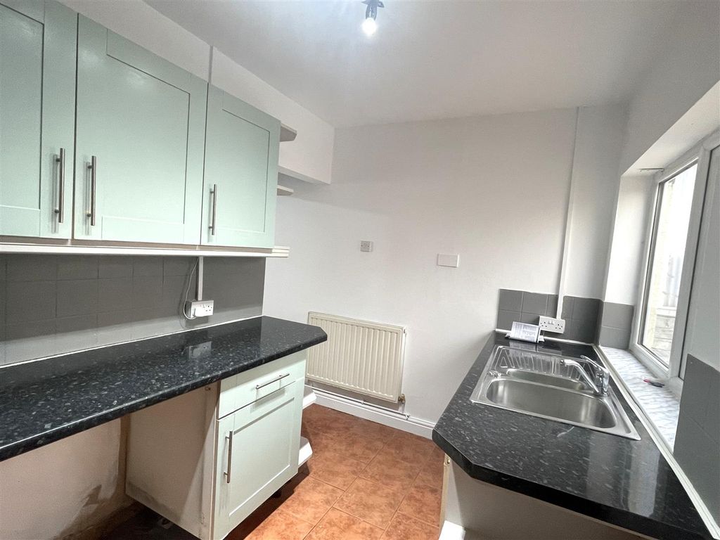 Property photo 3 of 7 Kitchen.Jpg